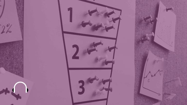 Você atrai muitos leads, mas poucos viram clientes? Seu time comercial até realiza atividades, mas os resultados não acompanham o esforço? Esses podem ser sinais claros de que há gargalos no seu funil de vendas — e saber identificá-los é essencial para otimizar sua performance e escalar os resultados. Neste artigo, vamos explicar o que são gargalos no funil de vendas, como identificá-los e o que fazer para corrigi-los de forma prática e estratégica. O que são gargalos no funil de vendas? O funil de vendas representa o caminho que um lead percorre desde o primeiro contato com sua empresa até o fechamento da venda. Cada etapa do funil possui características, ações e objetivos distintos. Um gargalo acontece quando há uma interrupção, atraso ou baixa conversão entre essas etapas. Por exemplo: Muitos leads na entrada, mas poucos chegando às etapas de negociação. Leads que passam muito tempo em uma mesma etapa. Taxas de conversão desproporcionais em uma fase do processo. Esses gargalos indicam que há falhas na qualificação, abordagem ou passagem de bastão entre as áreas de marketing, pré-vendas e vendas. Estratégias para identificar gargalos no processo comercial Mapeie seu funil completo: Comece documentando todas as etapas do seu processo comercial. Do primeiro contato até o fechamento. Use ferramentas como RD Station CRM ou uma planilha estruturada para isso. Acompanhe indicadores-chave (KPIs): Métricas como taxa de conversão por etapa, tempo médio de permanência em cada fase e volume de oportunidades por estágio são essenciais para revelar os pontos críticos. Entenda o comportamento dos leads: Analise em que momento eles perdem o interesse ou param de interagir. Muitas vezes, o problema está em uma abordagem desalinhada com a jornada do comprador. Converse com seu time: Os vendedores e SDRs têm insights valiosos sobre as dificuldades enfrentadas na prática. Use essas informações para ajustar roteiros, qualificações e processos. Faça testes estruturados: Teste mudanças pequenas, como trocar a pergunta de qualificação, alterar o tempo de follow-up ou incluir novos conteúdos. Avalie o impacto dessas mudanças e faça novos ajustes rapidamente. Como a Persona pode ajudar a resolver gargalos do funil de vendas A Persona atua diretamente na identificação, correção e otimização do seu processo comercial. Não apenas apontamos onde estão os problemas — nós construímos e executamos as soluções com você. Com especialistas em estruturação comercial e ferramentas como RD Station, Exact Spotter e metodologias de pré-vendas e inside sales, ajudamos a: Redesenhar o funil com base em dados. Treinar equipes para cada etapa com foco em conversão. Integrar marketing, pré-vendas e vendas de forma estratégica. Eliminar ruídos, duplicidades e ineficiências no processo. Os gargalos no funil de vendas são mais comuns do que você imagina — e muitas vezes estão invisíveis no dia a dia corrido. Com o diagnóstico certo e ações práticas, é possível virar o jogo e alcançar muito mais resultados. ðŸ‘‰ Quer saber onde o seu processo está travando? Fale com a Persona e agende um diagnóstico completo com quem entende de verdade de estruturação comercial.